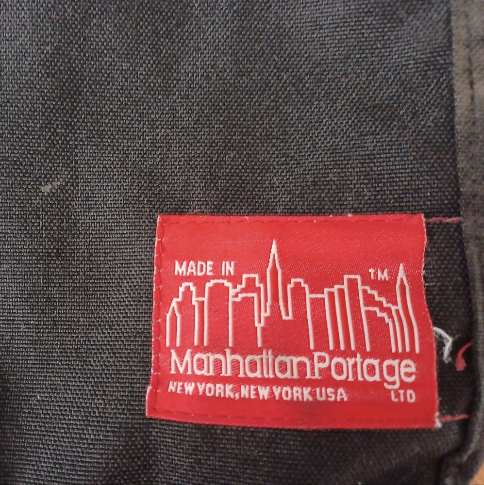 Manhattan Portage Black Messenger Bag - Picture 2 of 12